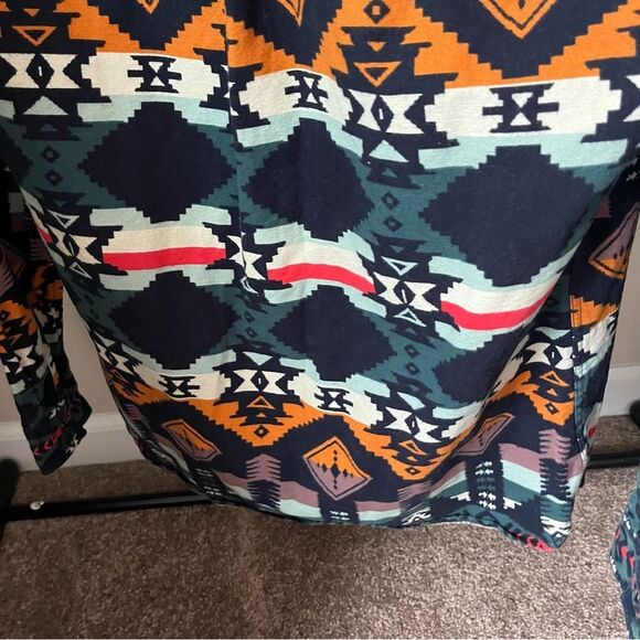 Woolrich Women’s Small Aztec Button-down Shirt - Picture 7 of 7